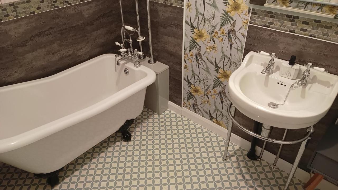 Bowtree House Bed And Breakfast Грантъм Екстериор снимка